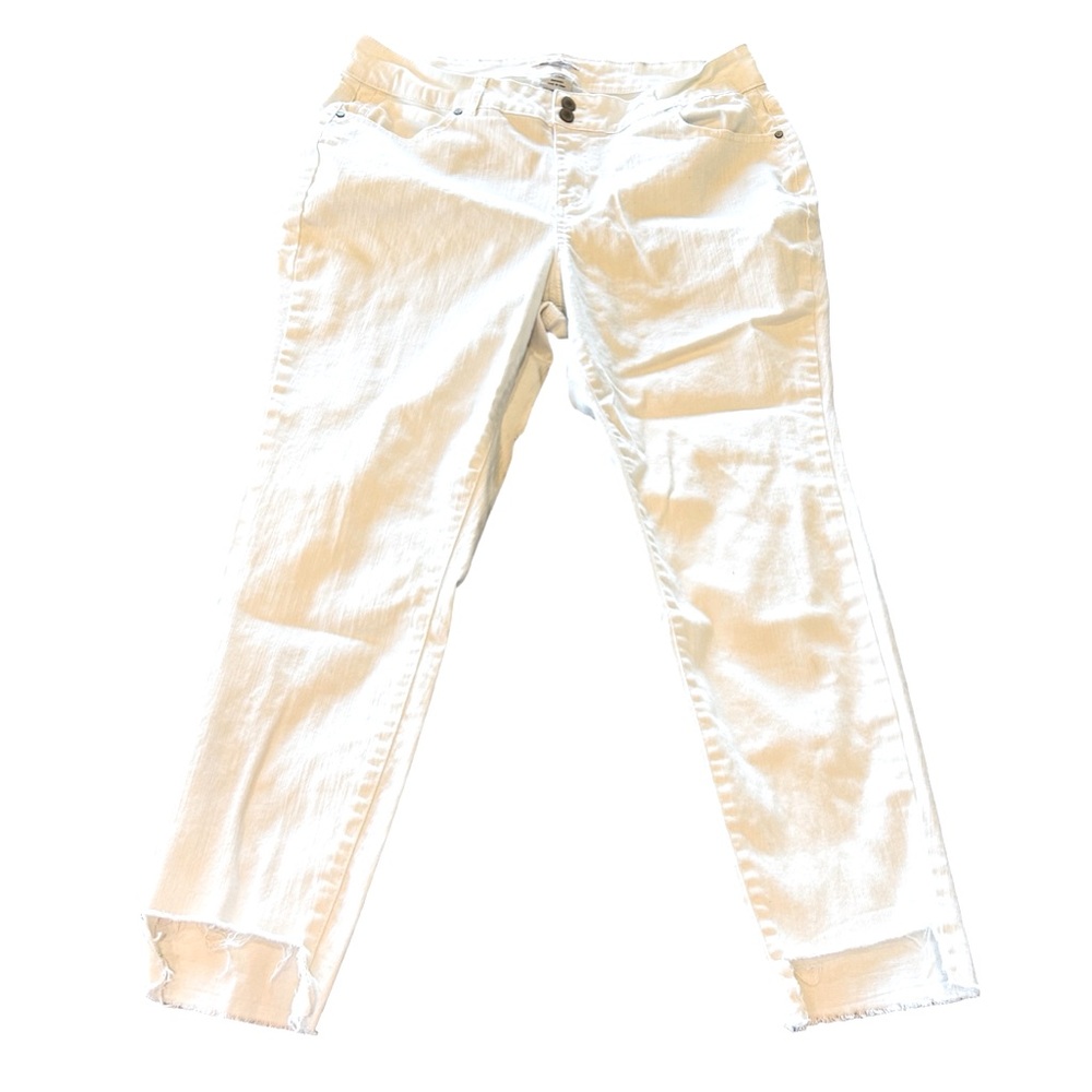 Gibson Latimer White Denim Jeans with Cute Frayed Destroyed Hem. Sz 16W